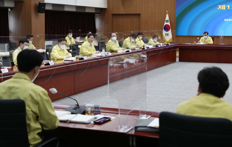 충남도는 25일 도청 대회의실에서 제12차 확대간부회의를 열고, 정부 업무보고 대응 및 충남의 선도모델 정책을 논의했다./ⓒ충남도청