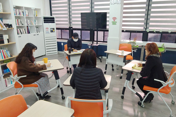 공유누리를 통해 서산시민센터를 예약한 시민들이 활동하고 있다./ⓒ서산시청