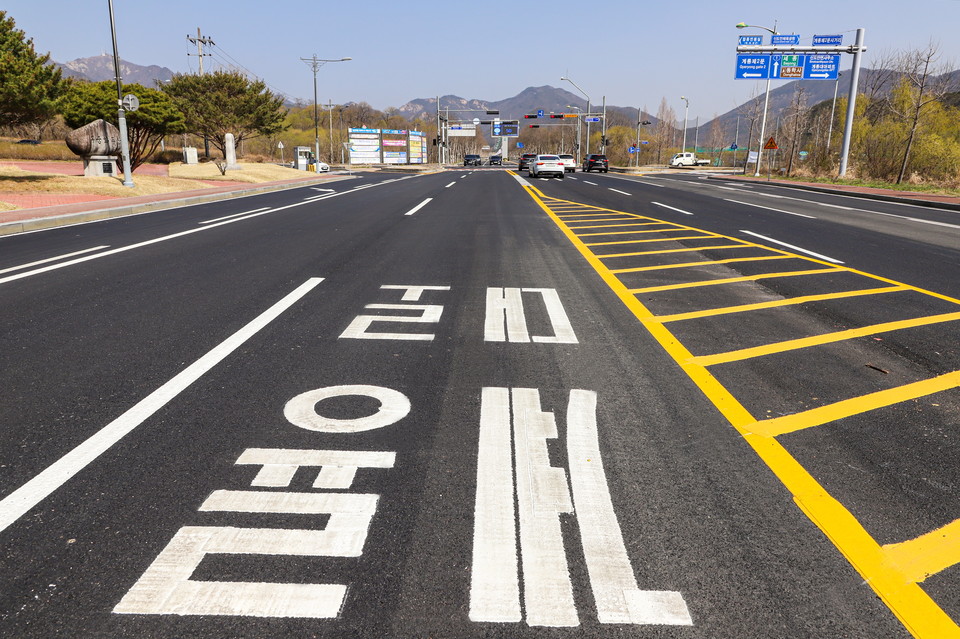 충남 계룡시는 시 주요 관문 역할은 하는 계룡대로 정비공사(포장공사)를 완료했다./ⓒ계룡시청