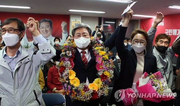 의령군수 재선거에서 당선된 국민의힘 오태완 후보. 연합뉴스