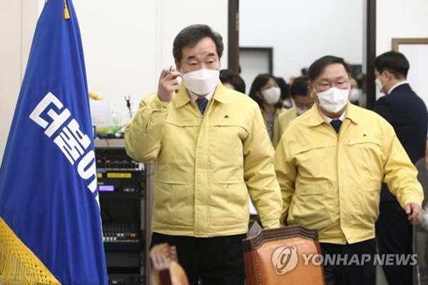 이번 보궐선거에서 더불어민주당은 철저하게 심판당했다. 최동석 소장은 "이낙연과 김태년 등에겐 이러한 역사의 도도한 흐름을 거역한 죄과가 있다. 민주진영은 이것을 기억해야 하리라. 역사는 역사의 죄인들에게 기회를 두 번 다시 허락하지 않는다"며 이낙연 전 대표와 당시 최고위원 등은 다시는 정치 전면에 얼굴을 내밀지 말라고 했다. / ⓒ 연합뉴스