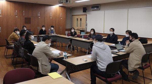 지난 6일 수성아트피아에서 포럼에 참여한 시민주체들이 분과별로 수성구 문화도시 방향성과 각 구성원의 역할에 대해 의견을 나누고 있다./ⓒ수성구청