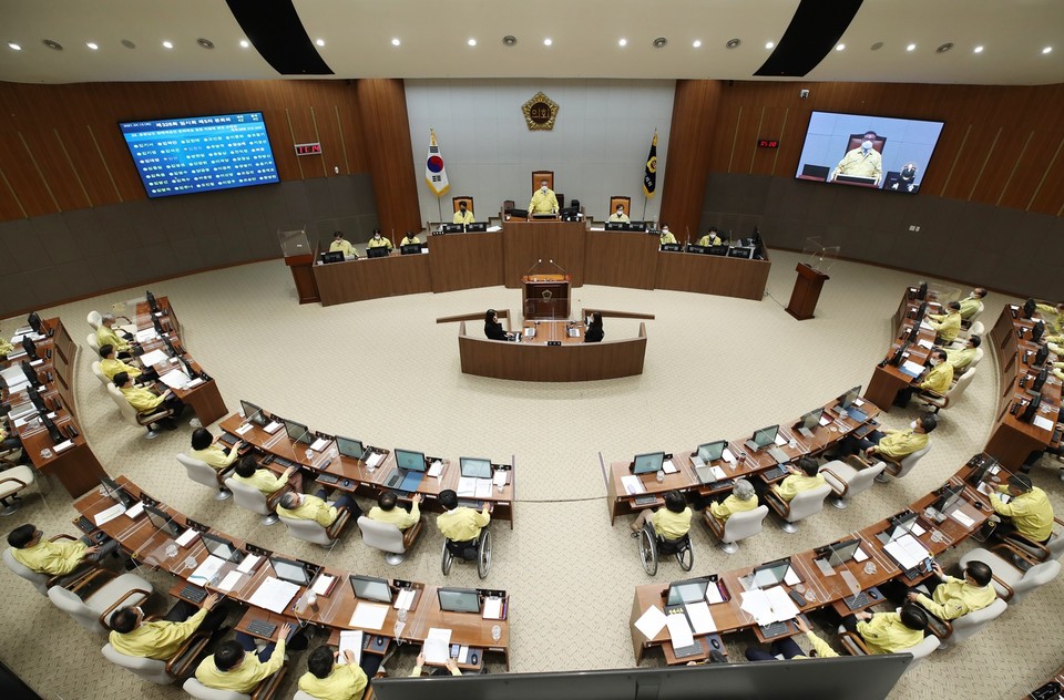 충남도의회(의장 김명선)는 13일 제328회 임시회 5차 본회의를 열어 74개 안건을 처리하고 폐회했다./ⓒ충남도의회