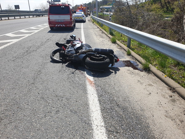 18일 오전 10시 34분쯤 충남 서천군 서천읍 삼산리 군사 2교차로에서 오토바이끼리 추돌하는 사고가 발생했다./ⓒ서천소방서