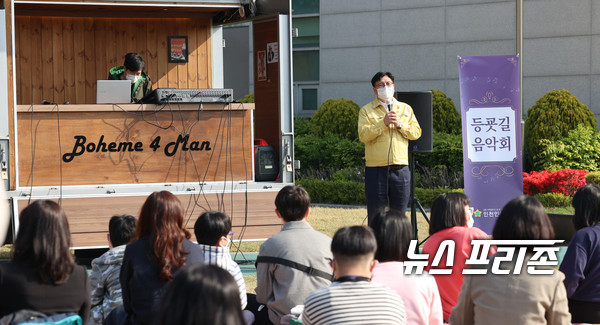 도성훈 인천시교육감은 특수학교인 ‘인천인혜학교’에서 열린 ‘등굣길 음악회’를 관람한 후 자신의 페이스북을 통해 “장애인 차별과 편견 없는 사회를 만들겠다”고 다짐했다. 사진은 도성훈 교육감이 ‘인천인혜학교’에서 열린 ‘등굣길 음악회’에 참석해 인사말을 하는 모습. / ⓒ인천시교육청