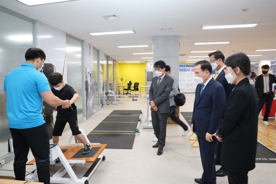 충남교육청은 23일 충남스포츠과학센터에서 충남체육회(회장 김덕호)와 업무협약을 체결했다./ⓒ충남교육청