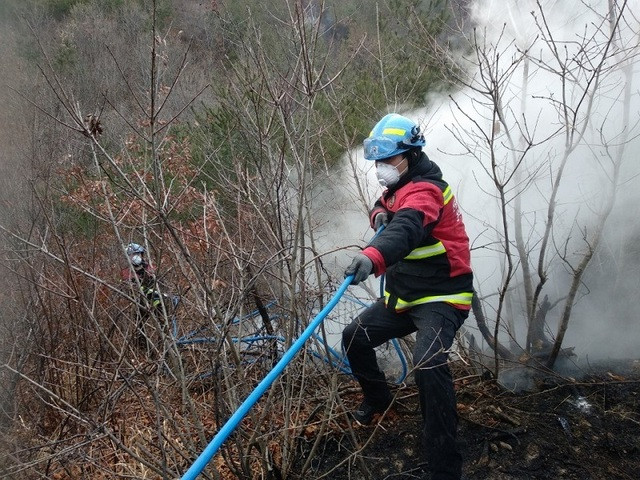 26일 오전 8시 40분쯤 충남 논산시 양촌면 반암리 인근 야산에서 발생한 산불이 1시간여 만인 9시 50분쯤 진화됐다./ⓒ산림청