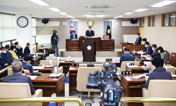 군위군의회는 3일 제256회 임시회를 개회하였다./ⓒ군위군청