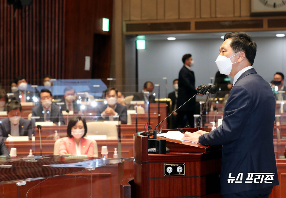 김기현 국민의힘  당대표 권한대행 겸 원내대표가 6일 오전 서울 여의도 국회에서 열린 긴급의원총회에서 발언하고 있다. Ⓒ연합뉴스