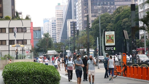 사진: 브라질에서 코로나19 피해가 감소세를 보이면서 지역별로 봉쇄가 완화되고 있다. 사진은 상파울루시 중심가인 파울리스타대로. [국영 뉴스통신 아젠시아 브라질]