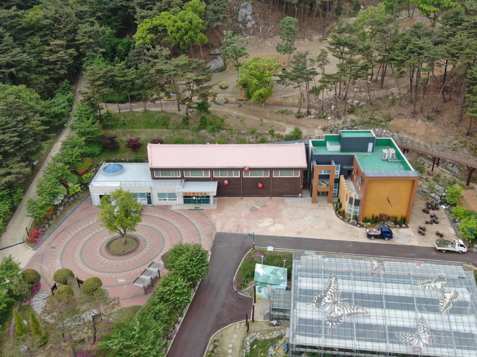 충남 예산군은 봉수산수목원에 곤충생태관 및 산림휴양인프라를 구축하고 개관식을 개최했다고 12일 밝혔다./ⓒ예산군청