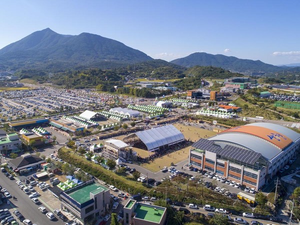 산청한방약초산업특구 산청한방약초축제 축제장 전경 ⓒ 산청군