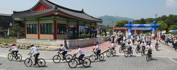 2021 함양산삼항노화엑스포의 전국적인 엑스포 붐 조성과 성공개최를 기원하는 자전거 국토종주단의 1,033km 대장정이 시작됐다.