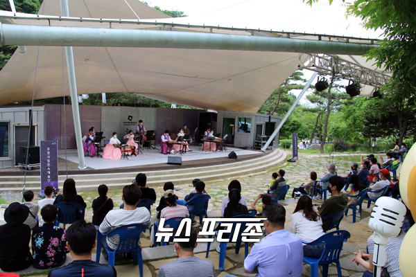 포천아트밸리 산마루공연장에서 열린 포천시립민속예술단과 함께한 힐링 콘서트 ‘국악 새로이 날다’./Ⓒ이건구기자