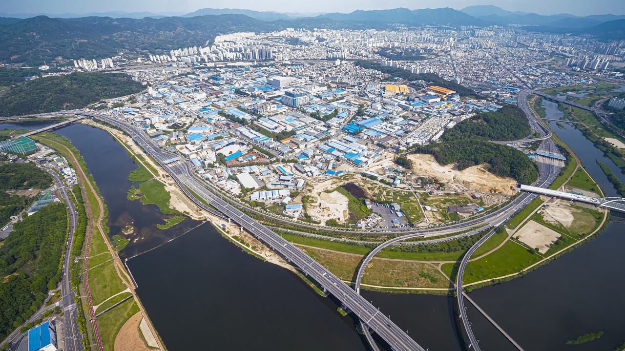 허태정 대전시장은 27일 오후 시정브리핑을 통해 대전산업단지를 시대변화와 여건에 맞는 디지털 혁신산단으로 탈바꿈시킬 추진계획을 발표했다./ⓒ대전시