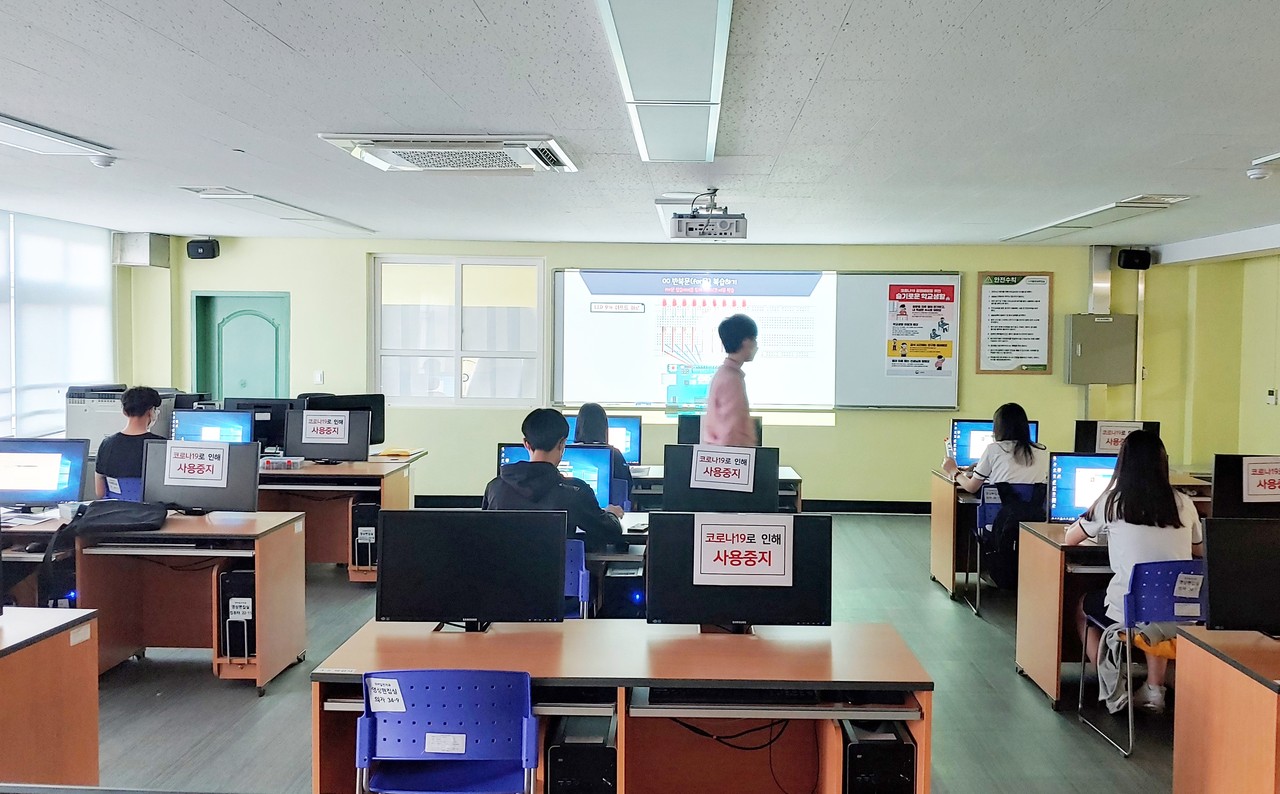 학점제형 교육나눔실천학교 '고교학점제-코딩교육' 실습 모습./ⓒ대전시교육청