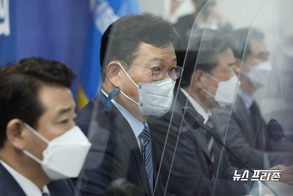 송영길 더불어민주당 대표가 1일 국회 의원회관에서 열린 '더불어민주당 부동산특별위원회-경기·인천 기초단체장 정책현안 회의'에서 인사말을 하고 있다. ⓒ연합뉴스