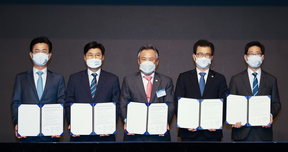 충청권 4개 시·도, 2027하계세계대학경기대회 국내 유치신청도시 확정. 사진은 충청권 4개 시·도 기관장 모습./ⓒ대전시