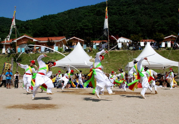 진주삼천포농악 덧배기 백구놀이 ⓒ 산청군