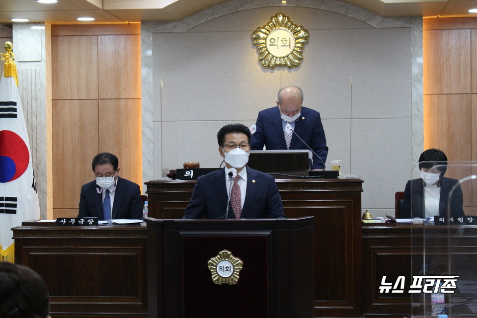 김덕배 홍성군의원은 11일 “지역경제 활성화를 위해선 산업단지의 이전 희망 기업에 대해 다양하게 모집해야 한다”고 주장했다./ⓒ박성민기자