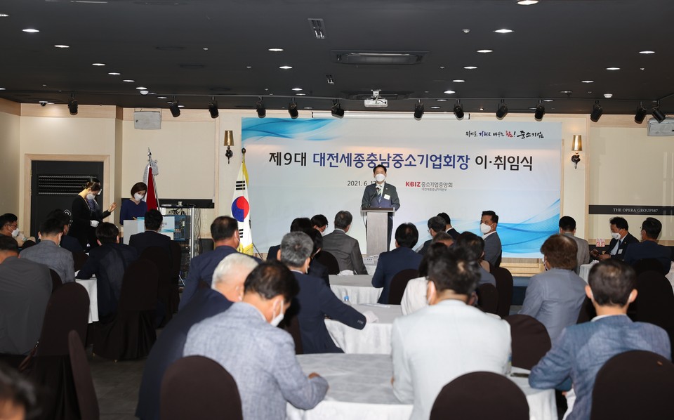 대전시의회 권중순 의장은 17일 오페라웨딩홀에서 열린 ‘대전세종충남중소기업회장 이‧취임식’에 참석했다./ⓒ대전시의회