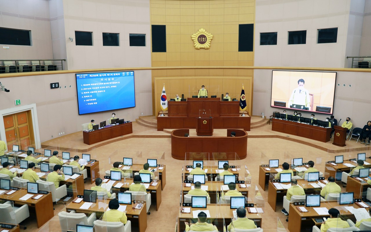 대전시의회 예산결산특별위원회(위원장 채계순)는 15일 제4차 회의를 열고 '2021년도 제1회 대전시 추가경정 예산안'을 의결했다. 사진은 대전시의회 본회의 모습./ⓒ대전시의회