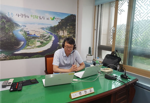 온라인으로 진행된 ‘세외수입 업무’ 역량강화 교육을 받고 있는 연천군 관계자./Ⓒ연천군청