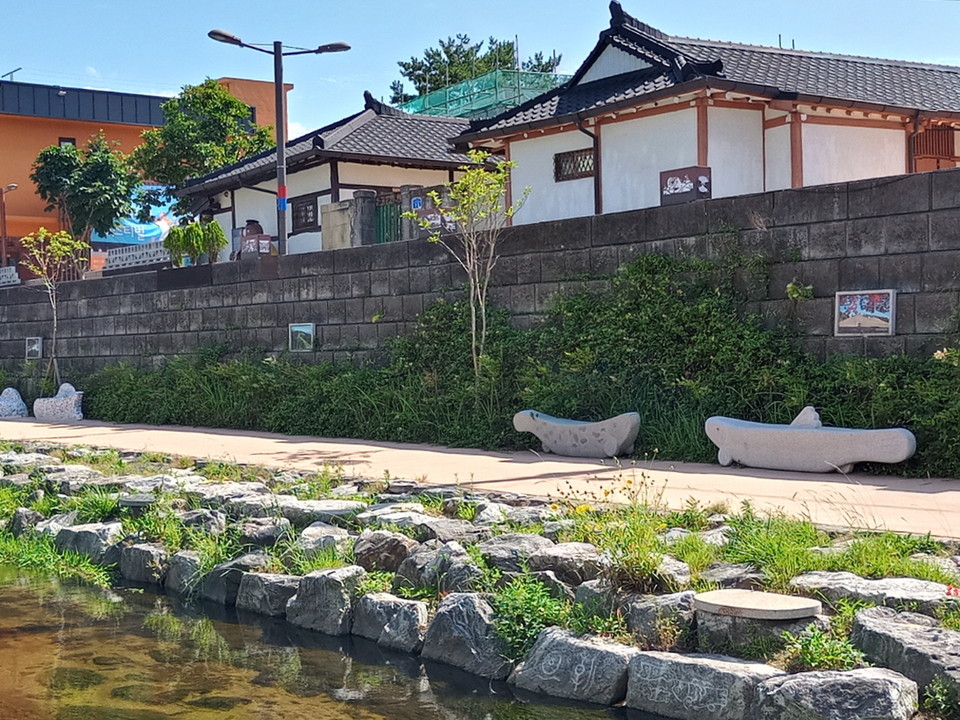 제민천 휴식공간 조성 모습./ⓒ공주시청