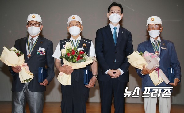 6.25 제 71주년 기념식에서 참전 유공자 10명에 표창이 수여됐다 ⓒ경남도