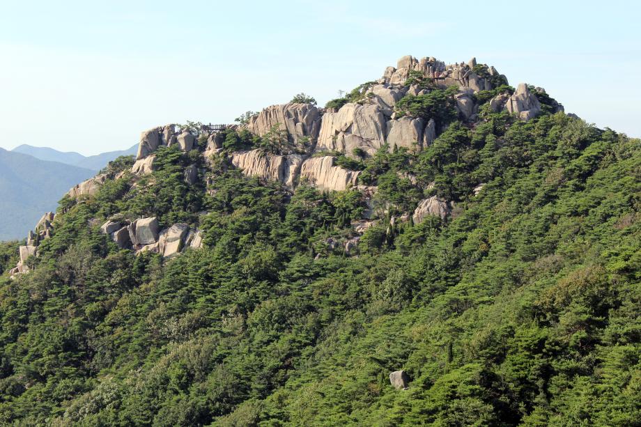 충남 우수 관광지 100선에 선정된 홍성 용봉산 전경./ⓒ충남도청