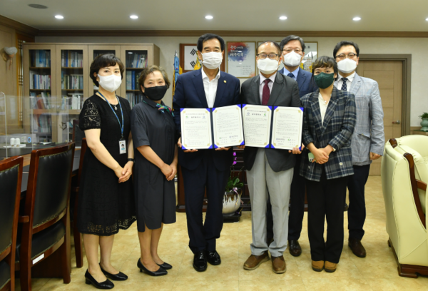 경산시·영남신학대학교 ‘건강증진대학 만들기’업무협약식/Ⓒ경산시