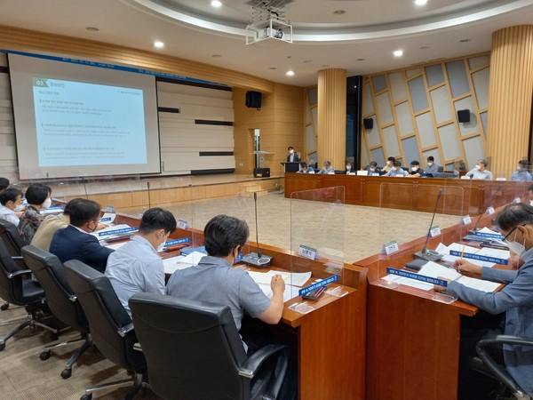 13일 오후 경상국립대에서 열린 서부경남 발전전략 실무단 1차 회의 경남도