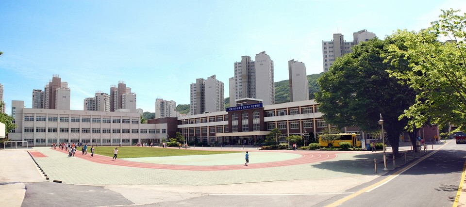 대전맹학교(교장 박준상)는 시각장애학생 4명이 빛나눔장애인자립생활센터에서 주관하고 한국심리상담학회에서 실시한 심리상담사 2급 자격과정을 취득했다. 대전맹학교 전경./ⓒ대전시교육청