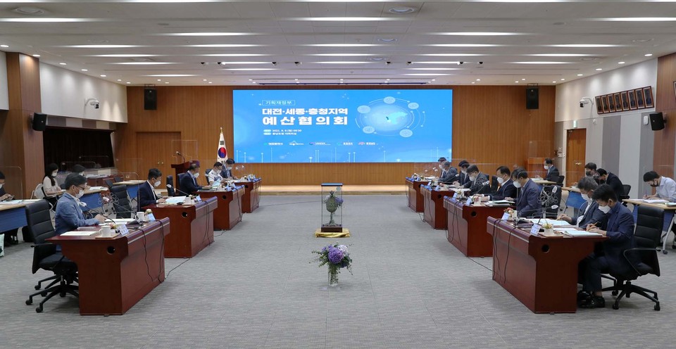 충남도가 기획재정부에 ‘충남공항 건설’ 등 국가균형발전과 지역경제 활성화를 위한 국비 지원을 요청했다./ⓒ충남도청