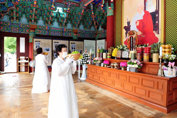 군위군은 15일 인각사에서 삼국유사를 집필한 일연선사를 추모하는 다례재를 봉행했다./ⓒ군위군청