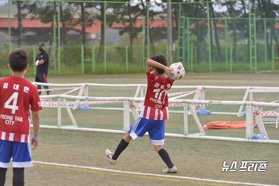 박지성 전 국가대표 축구선수와 함께하는 ‘만세보령머드 JS컵 U12&11 한국유소년축구대회’ 모습./ⓒ박한복기자