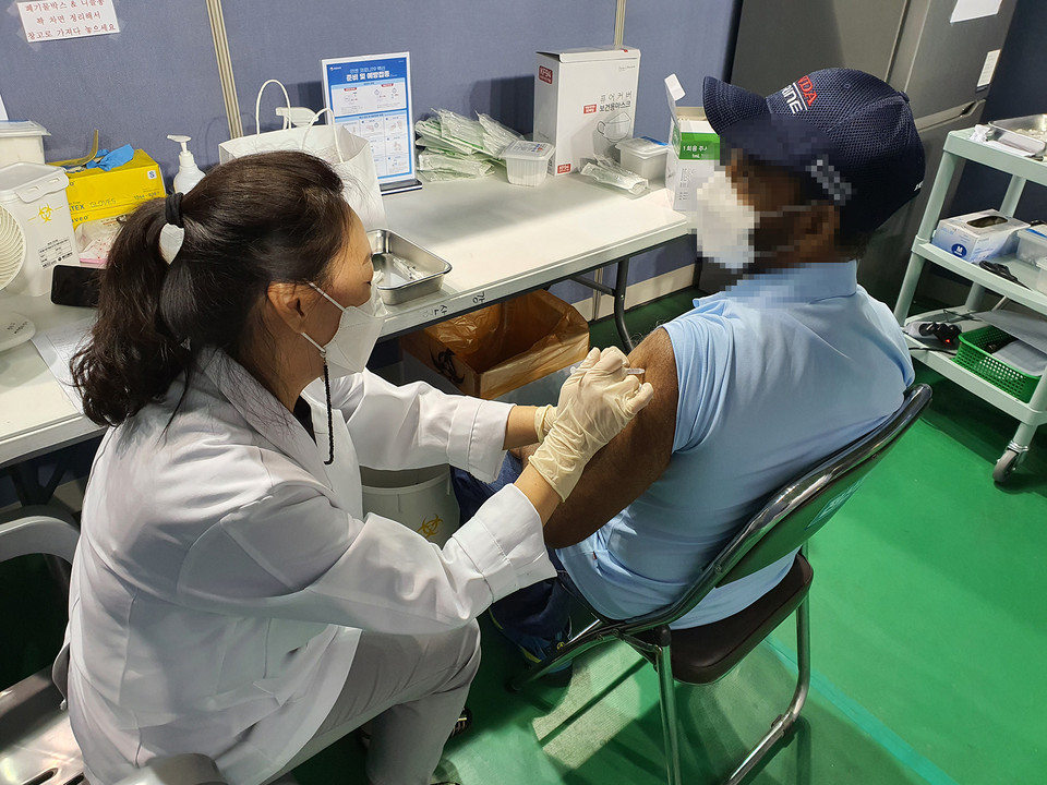 충남 홍성군은 얀센백신 3500회(700vial)분을 확보함에 따라 홍주문화체육센터에서 내달 10일까지 접종을 실시한다./ⓒ홍성군청