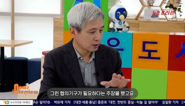 경기도시장군수협의회장인 곽상욱 오산시장이 뉴스프리존의 NF초대석에 출연해 내리 3선, 11년 동안의 여정을 허심탄회하게 털어 놨다. 이  기사는 인터뷰 내용중 일부로써  NF초대석은 8월 마지막주 토요일 유튜뷰를 통해 영상으로  시청할 수 있다. /뉴스프리존DB