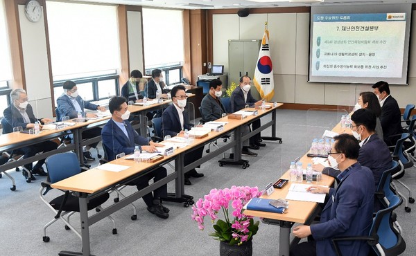 27일 경남도의회에서 열린 건설소방위원회에 대한 주요현안 토론회 경남도의회