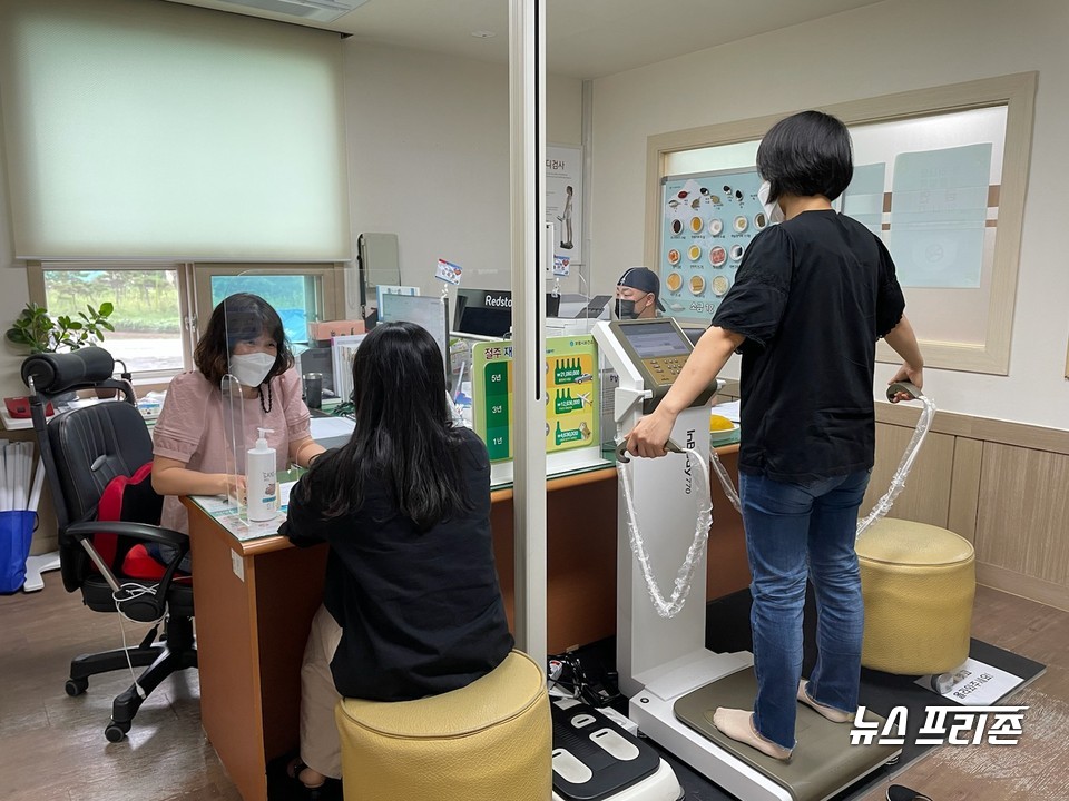 비만탈출교실 사전 상담 및 검사 진행 장면.Ⓒ보령시청