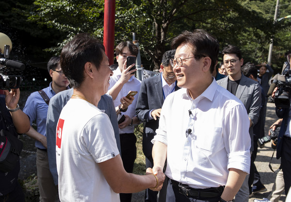 이재명 경기도지사(오른쪽)(사진=경기도)