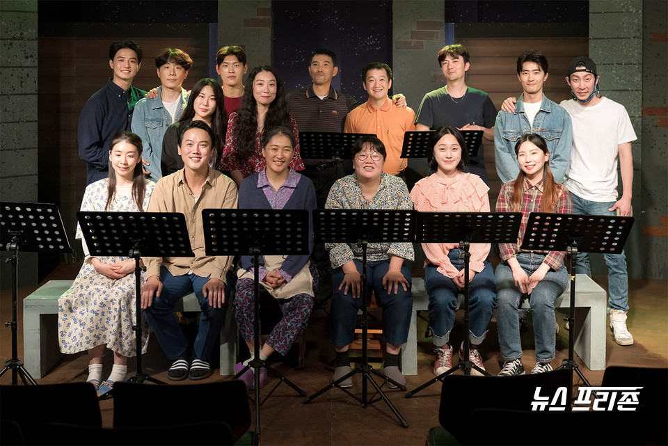 낭독극 "순례네 국밥" CAST_상원(이준, 최우석), 미옥/경미(오혜진), 기욱(조현민), 말자_김세레나(박지현), 형사반장(박정서), 맹락(곽두환), 상실(하인환), 기욱(김재현), 작업반장/학생2(이규태), 미옥/미경(정경화), 최종두/학생3(홍정호), 순례(손우경), 순자(심혜주), 동이(박다은), 말금(강솔잎) /(사진=Aejin Kwoun)