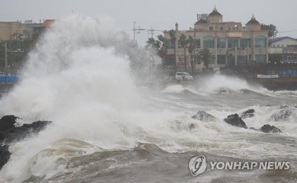 제주 서귀포에 상륙한 태풍 '찬투' 연합뉴스