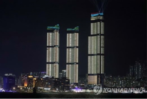 부산 해운대 백사장 코 앞에 위치한 101층짜리 주상복합 건물 엘시티는 분양 과정에서 온갖 특혜가 주어지는 등, 비리로 얼룩진 대표적 건물로 꼽히며 '판도라의 상자'로 불렸다. 그러나 정작 이 건으로 처벌받은 이는 국민의힘 소속이었던 현기환 전 청와대 정무수석과 배덕광 전 의원 등 일부에 불과하다. 사진=연합뉴스