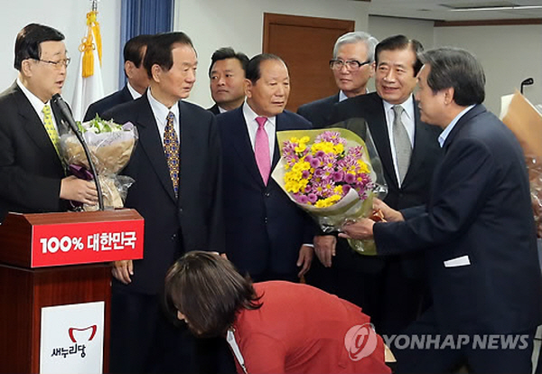 김대중 전 대통령을 따르던 동교동계 인사들 중 지난 2012년 대선 당시 박근혜씨를 공개적으로 지지하며 국민의힘(당시 새누리당)에 입당한 이들이 꽤 많다. 사진=연합뉴스