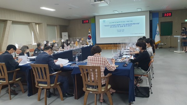 곡성군이 ‘다림돌(다함께 드림 돌봄공동체)사업’모니터링 및 성과 평과 연구 결과 보고회를 갖고 있다(사진=곡성군)