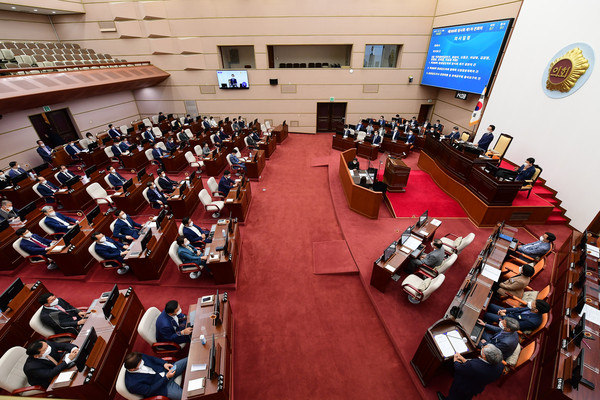 12일 열린 경남도의회 임시회 제1차 본회의