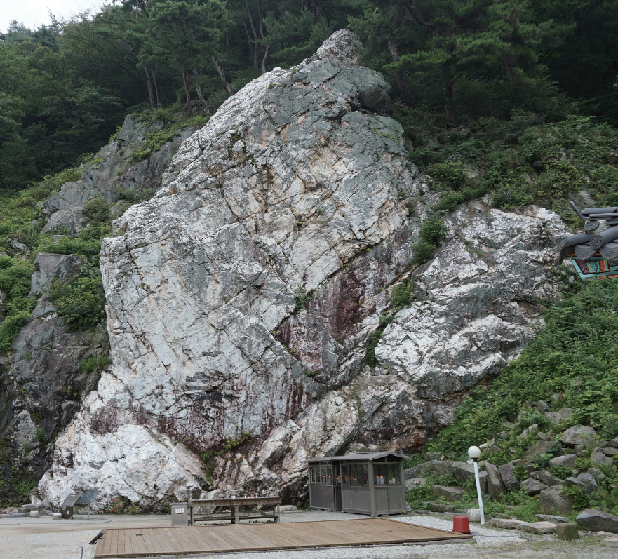 부여 저동리 쌀바위.(사진=부여군청)