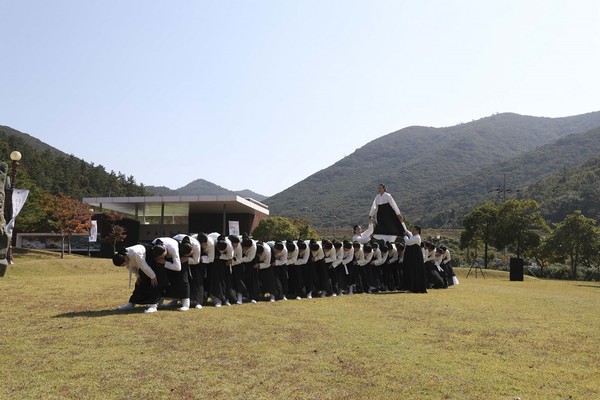 진도군의 강강술래 공연 모습(사진=진도군청)