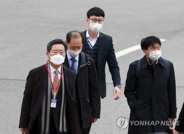 지난해 윤석열 전 총장의 징계위원회 당시 출근하는 윤석열 측 변호사들의 모습. 이석웅·이완규·손경식 변호사 등이다. 사진=연합뉴스